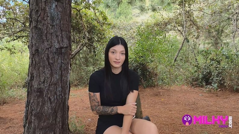 Milky Peru – Salome Gil – Ofreciendo dinero a chica sexy en el bosque a cambio de sexo